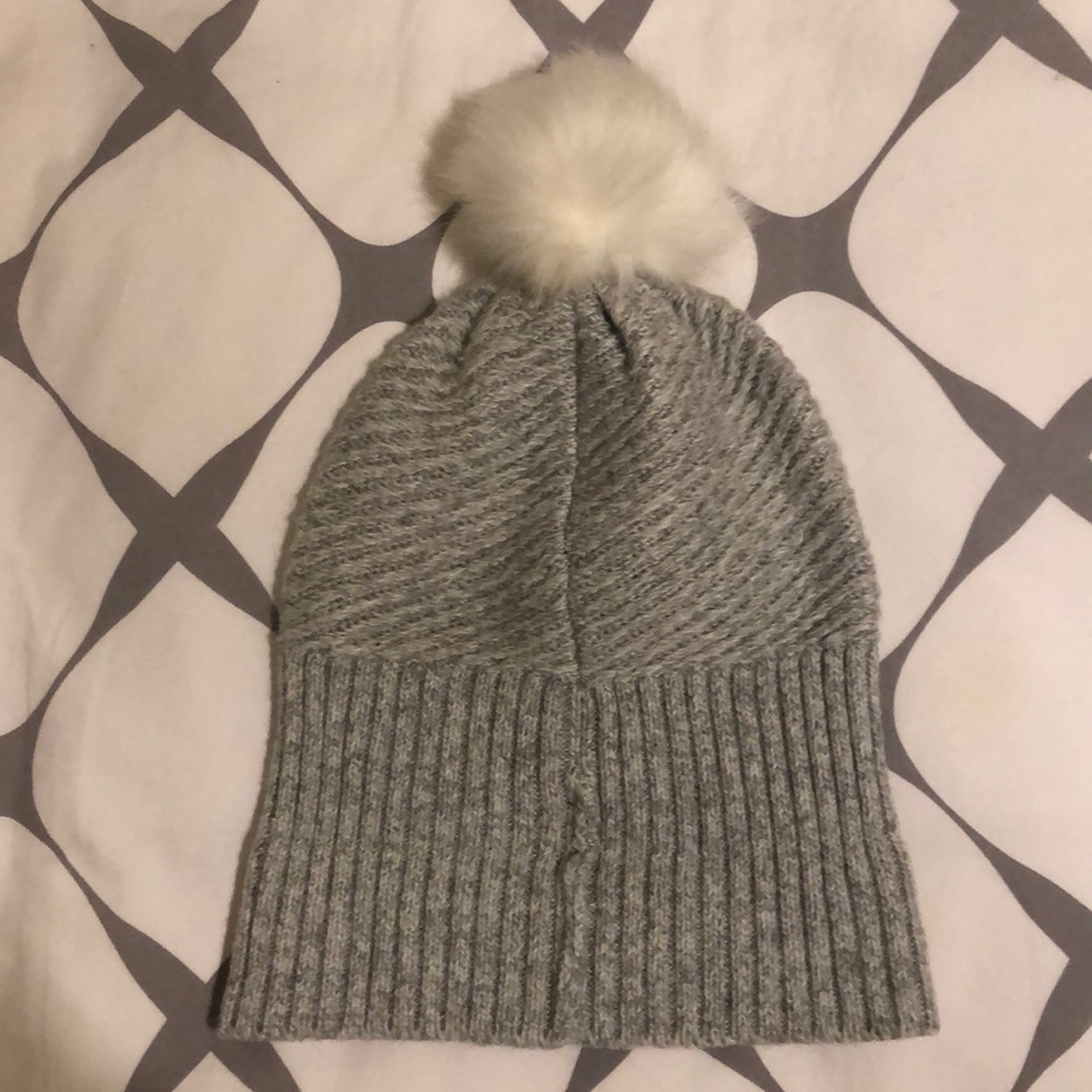 Beanie with pom Pom - Picture 6 of 6